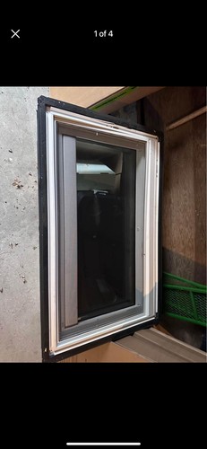 Velux solar powered curb - powered, mount